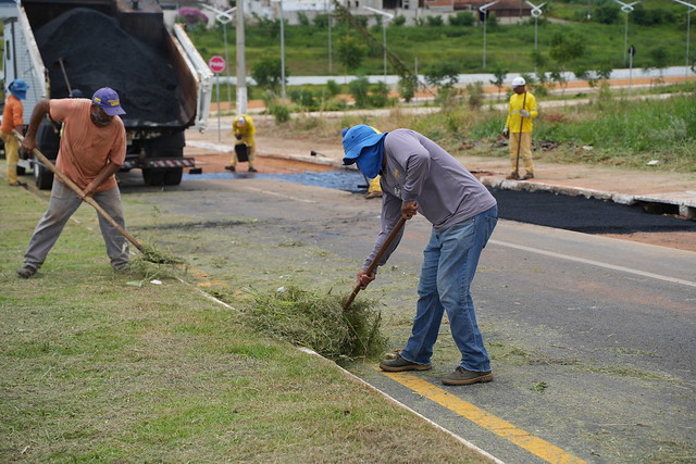 Limpeza urbana e Operação Tapa-Buracos avançam em Catalão