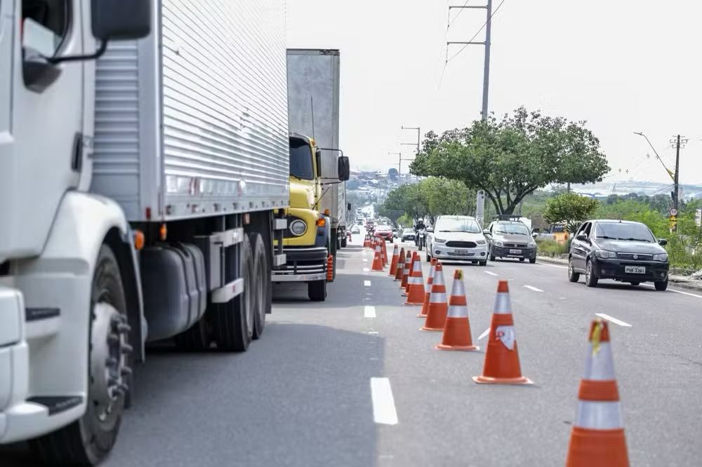 Aumento no preço do diesel eleva custo do frete e encarece alimentos