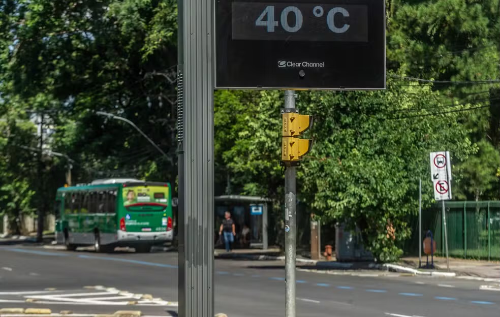 Nova frente fria avança pelo Sul e Sudeste com risco de tempestades e queda brusca de temperatura