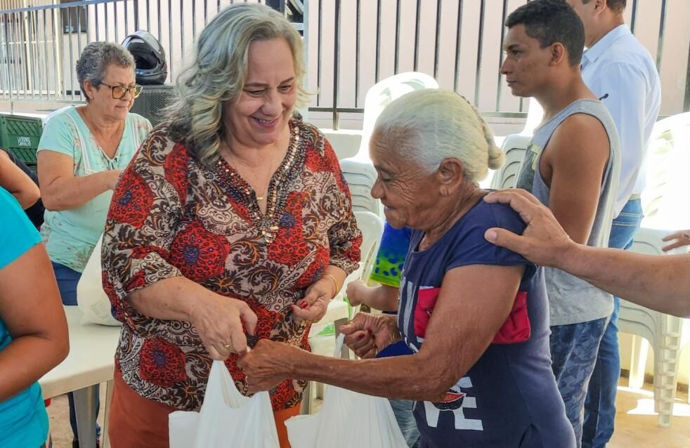 Prefeitura de Catalão distribui 5 mil litros de leite para famílias 