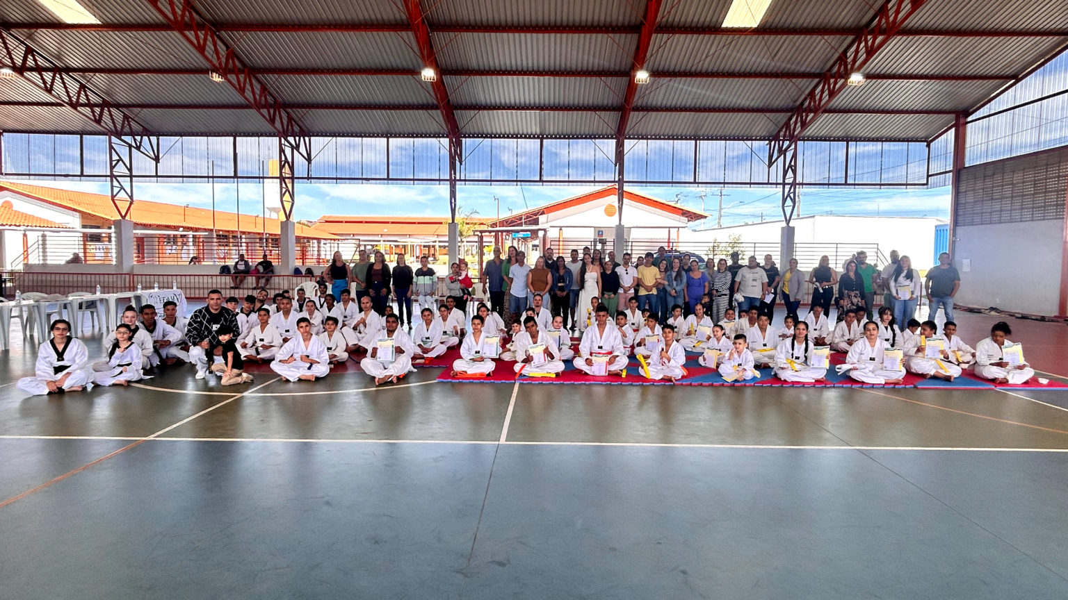 EFAM realiza 1º Exame de Faixas Coloridas no Colégio Militar Íris Rezende em Catalão e homenageia atleta campeã internacional