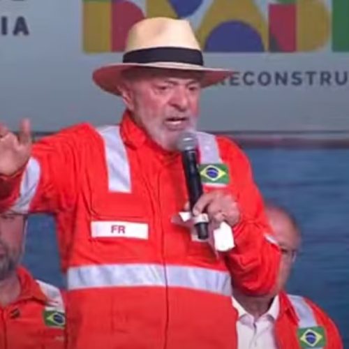 Lula defende Petrobras e diz que estatal não é sempre culpada por aumento dos combustíveis